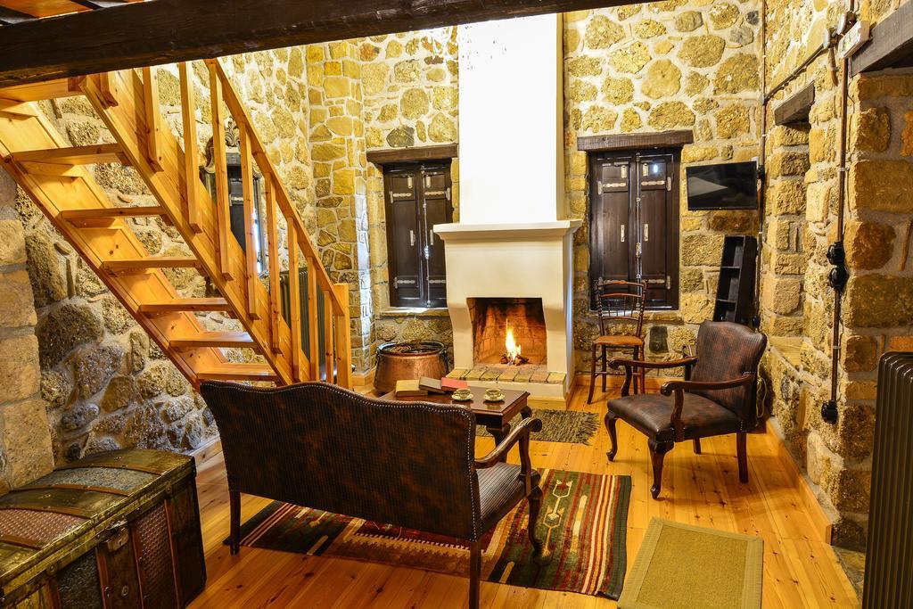 Varnevo Guesthouse Ano Trikala Eksteriør billede